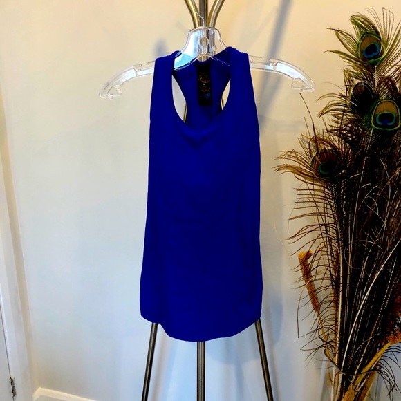 Beautiful blue tank top - Picture 2 of 3